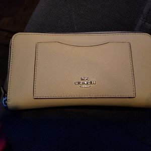 AUTHENTIC Coach Crossgrain Accordion Wallet (Yellowish)